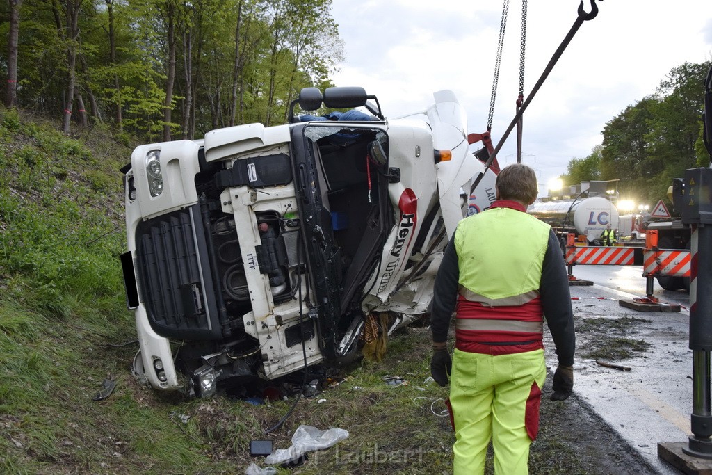 VU Gefahrgut LKW umgestuerzt A 4 Rich Koeln Hoehe AS Gummersbach P412.JPG - Miklos Laubert